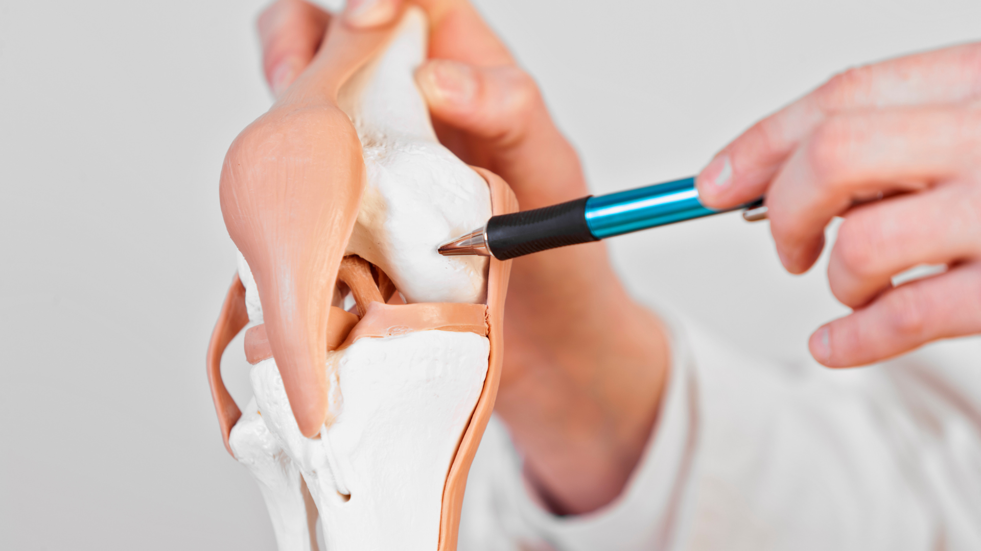 Laser-induced regeneration of cartilage